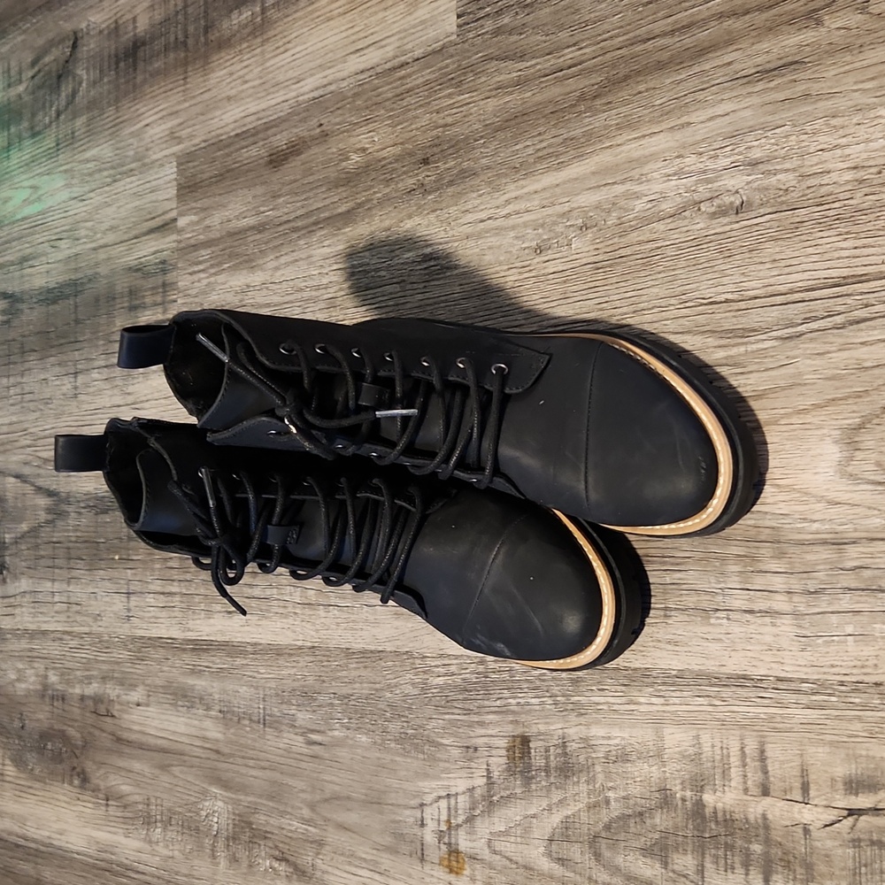Tom's Boots